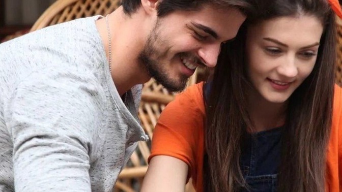 Her gün konuşuyoruz biz neyiz?