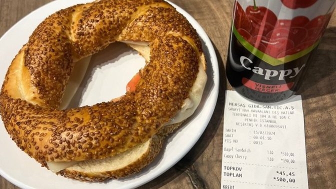 Havalimanında bir simit, bir meyve suyu alan vatandaş toplamda 500 TL hesap ödedi! Senin bu menüye ödeyeceğin maks ücret ne olur?