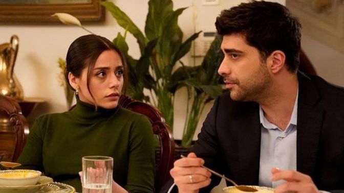 Eğitim fakültesi bitirdim ve atandım, karşımdaki kişi jandarma uzman çavuş. Sorunlar yaşar mıyız, ilişkide statü önemli mi?