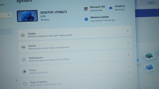 Windows 11 kurulup gelinecek dediler ama kurduktan sonra window 365 oldu napcam bilen var mı ?