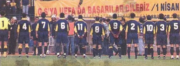 Sporseverler, nefret ettiğiniz/sevmediğiniz rakip takım Avrupada maç yaptığında onu destekler misiniz?