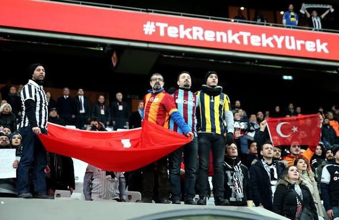 Sporseverler, nefret ettiğiniz/sevmediğiniz rakip takım Avrupada maç yaptığında onu destekler misiniz?