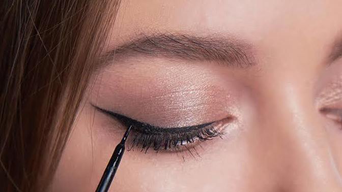Düzgün eyeliner nasıl çekilir?