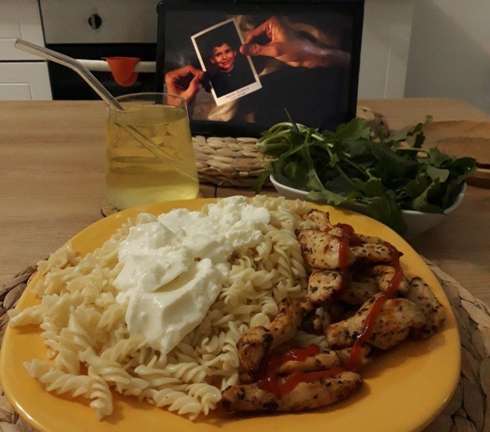 Yemek yerken başka şeylerle ilgilenir misiniz?