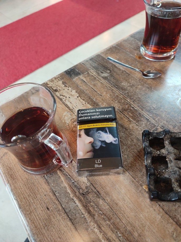Ben şimdi çay içiyorum siz ne yapıyorsunuz?