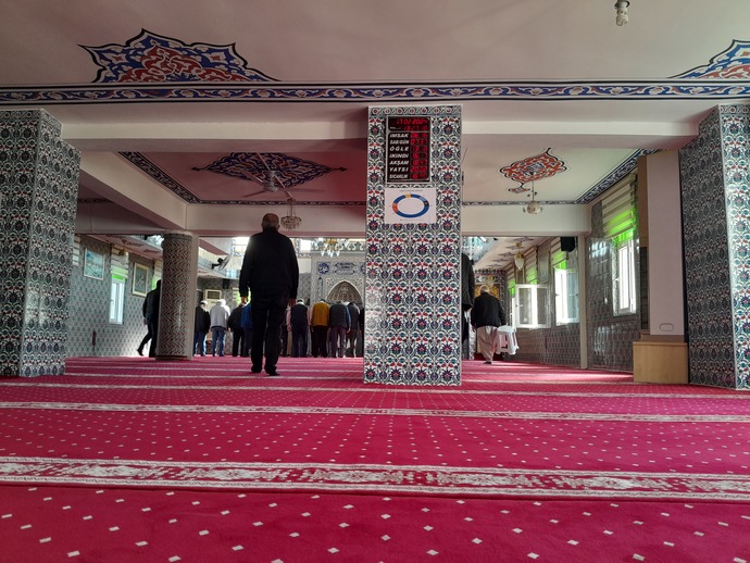 Camiler günah çıkarma mabedlerine mi dönüştü? Neden sadece yaşlılar gidiyor?