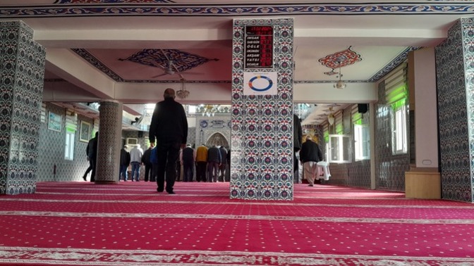 Camiler günah çıkarma mabedlerine mi dönüştü? Neden sadece yaşlılar gidiyor?