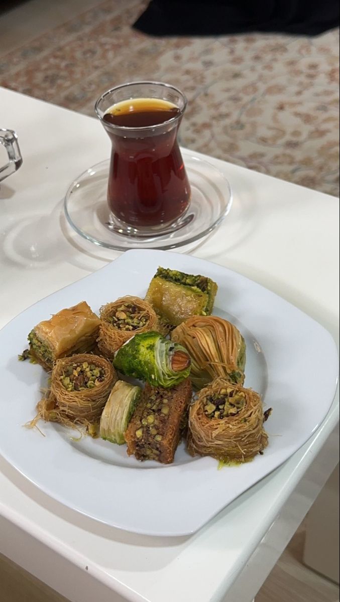Şerbetli tatlıların yanına çay mı, yoksa kahve mi güzel olur?