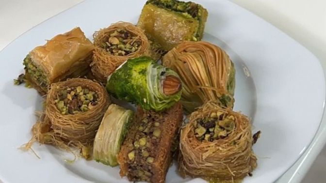 Şerbetli tatlıların yanına çay mı, yoksa kahve mi güzel olur?