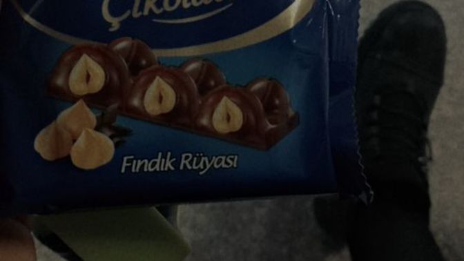 Gecenin bu saatindee 🍫 Çikolata gibi tatlısın demek istediğiniz birisi var mı?