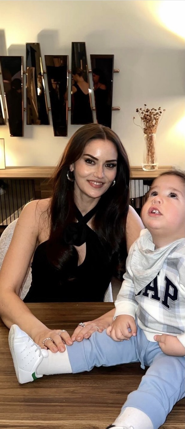 Fahriye Evcenin yüz şekli güzel mi sizce?