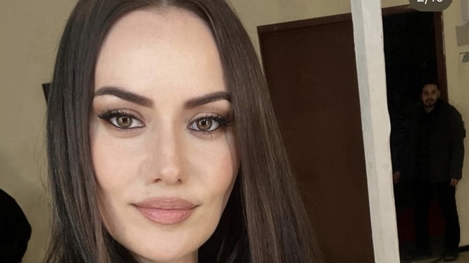 Fahriye Evcenin yüz şekli güzel mi sizce?