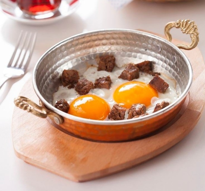 Kahvaltıda menemen mi yoksa sahanda yumurta mı?