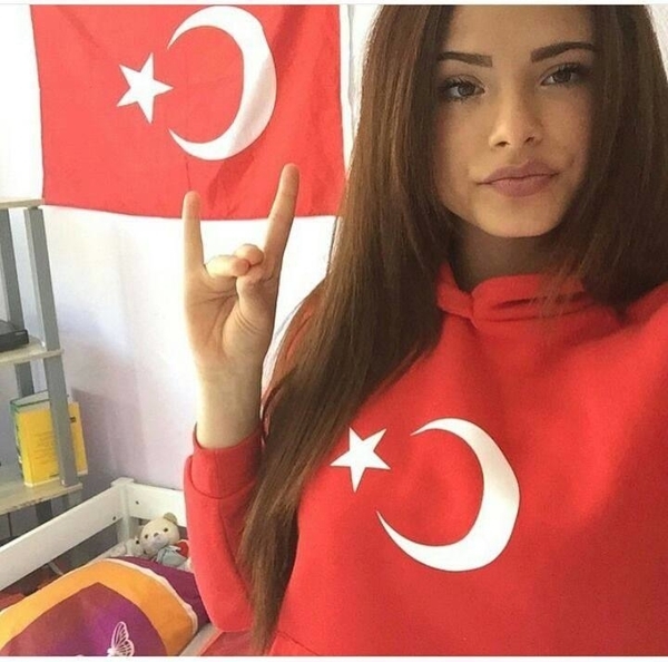 Memleket meselelerine takmış bir kadın itici midir?