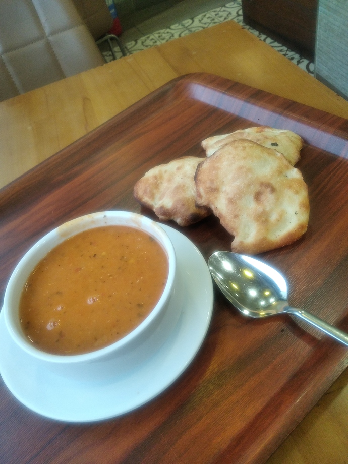 Mercimek çorbasını kaşık ile yemek mi daha keyif verir yoksa pide banmak mı?