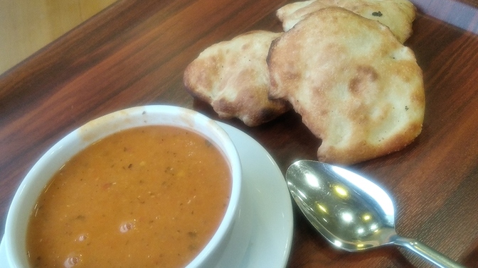 Mercimek çorbasını kaşık ile yemek mi daha keyif verir yoksa pide banmak mı?