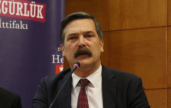 Bıyıklı erkek mi seversiniz bıyıksız mı?