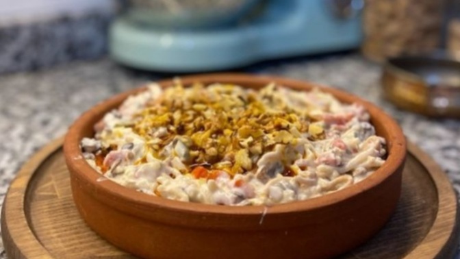 Yoğurtlu erişte salatası sever misiniz?