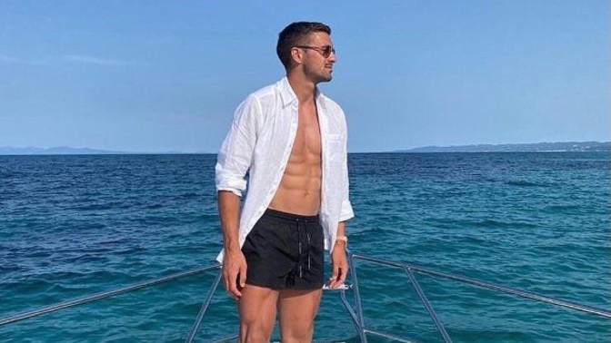 Erkekler şu kadar yakışıklı olmak zor mu? Çok mu şey istiyoruz be?