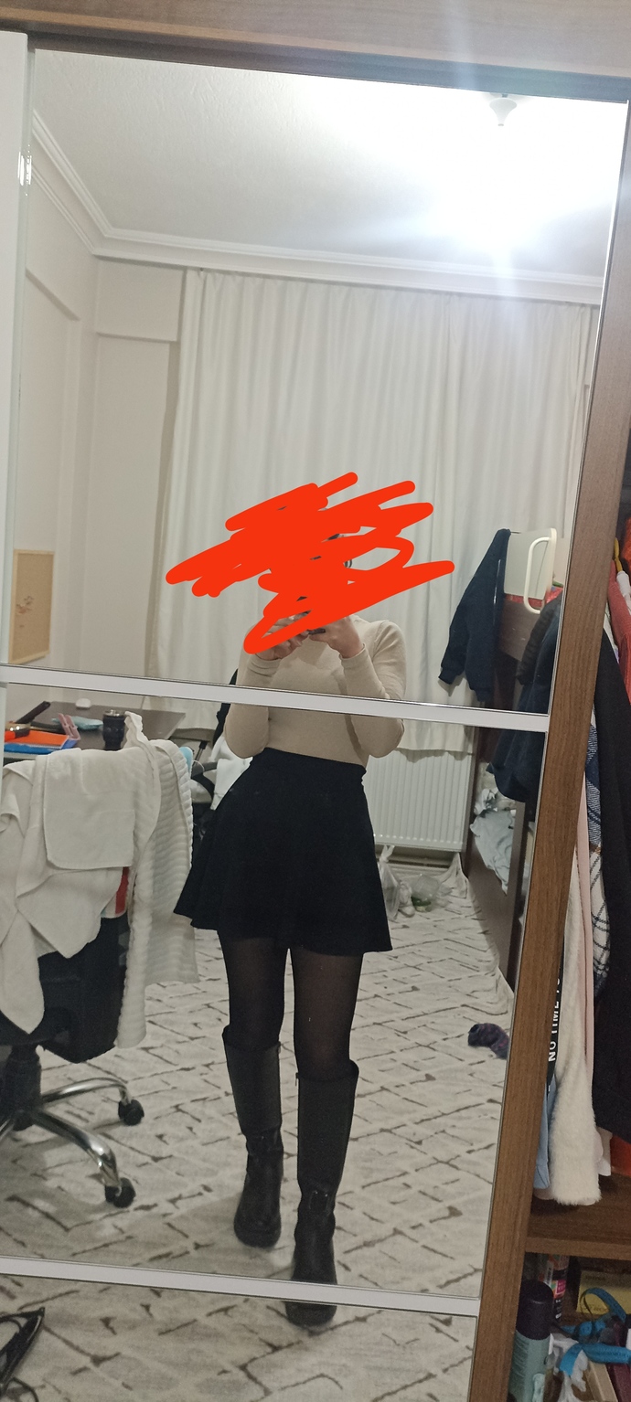 Bu siyah eteği nasıl kombinlerim?