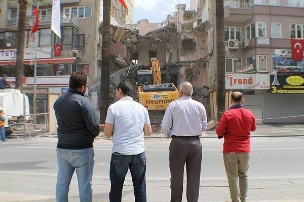 Kepçe ve iş makinalarını izlemeyi sever misiniz?