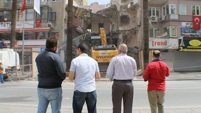 Kepçe ve iş makinalarını izlemeyi sever misiniz?