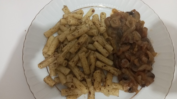 Aynı tabakta iki çesit yemek yermisiniz?