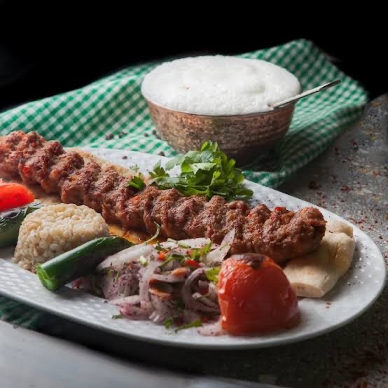 Kebap + biber 🆚 Kokoreç + midye?