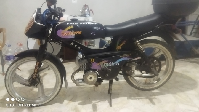 Aracınız var mi varsa markası modeli rengi ne renk yakıtı dizel mi motoru 1.6 dizel turbo dizel mi?