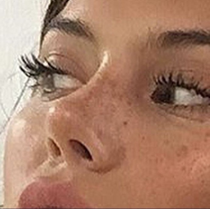 Her kızın küçük burnu olmak zorunda mı?