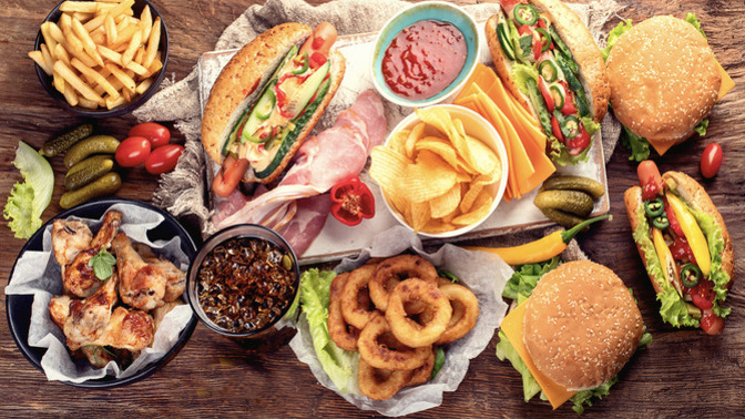 Sonsuza kadar ev yemekleri mi, fast food mu yemeyi tercih ederdin?
