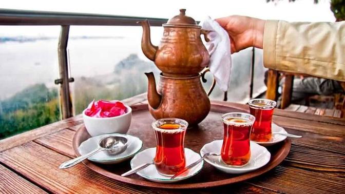 Patronum çayımı beğenmiyor, birazdan nasıl demlediğime bakacak. Çay nasıl güzel olur?