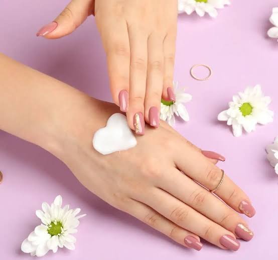 Hediye kazan, Kadınlar Günü’nde kendini şımart! 🤩 Bir el kremini hangi özellikleri ikonik yapar?