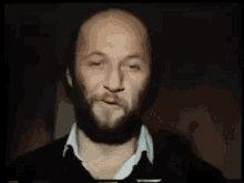 Size kötüleyip uzak dur dediği kişi ile samimi olan insana karşı tepkiniz ne olur du?