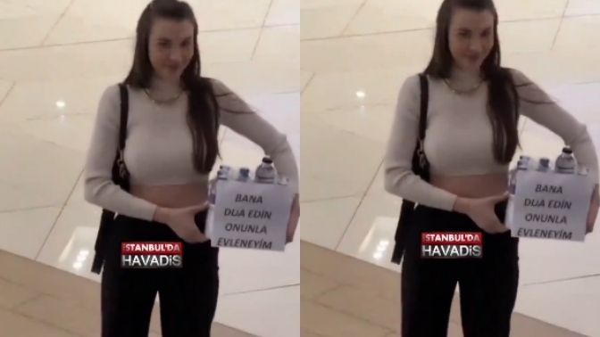 İstanbul'da bir kadın, "Bana dua edin onunla evleneyim" yazan kutuyla su dağıttı. Aşkınız için yapar mıydınız?