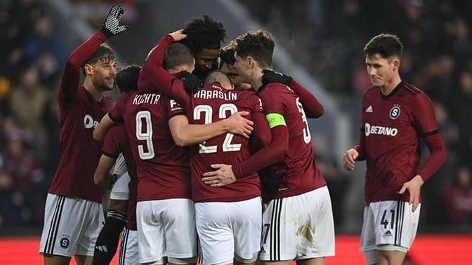 Sparta Prag 4 - Galatasaray 1. Aslan Avrupa'nın zayıf takımlarından biri olan Prag'a elendi! Maçı nasıl buldunuz?