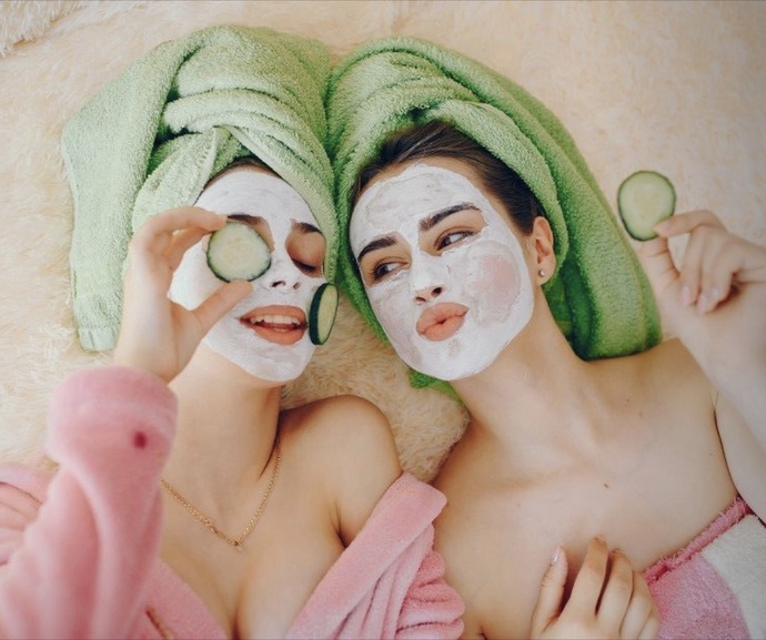 Güzellik maskesi yaptığınızda komik fotoğraflar çekilmeyi sever misiniz?