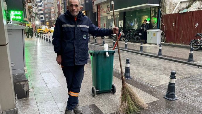 Boyner’de çalışıyorum çok yoruldum. 3 ay oldu işimde iyiyim ama insanlar kötü yol parası yok yemek kartı yok yemekleri çok kötü. Sizce napmalıyım?