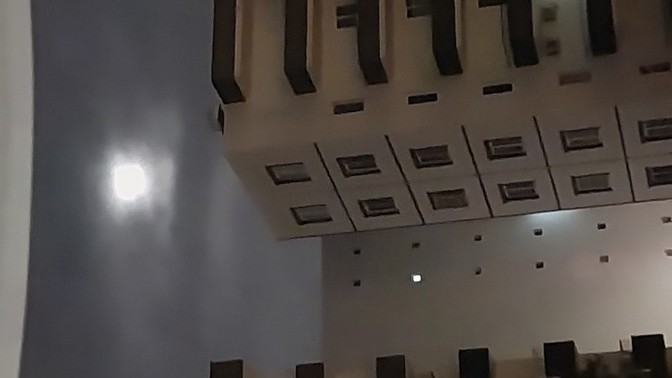 Ay aşırı bulanık gözüküyor sizce tekrar büyük deprem olur mu?