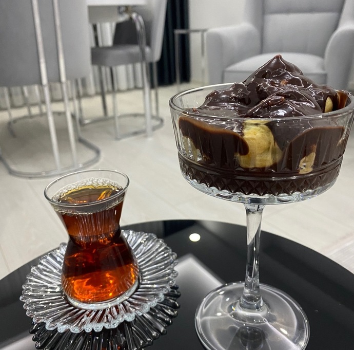 Çikolatalı tatlıların yanında çay mı yoksa kahve mi içiyorsunuz?