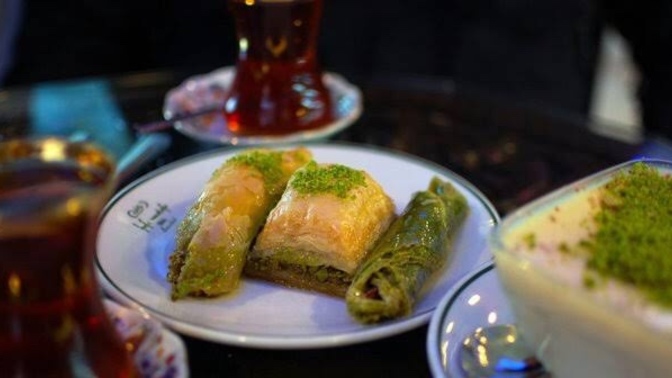Çikolatalı tatlıların yanında çay mı yoksa kahve mi içiyorsunuz?