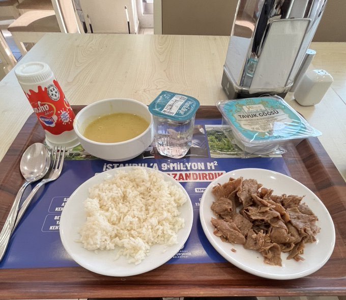 İBB Kent Lokantalarında 40 TLye satılan günün menüsü sosyal medyada gündem oldu! Bu devirde bu fiyata bu menü çok iyi değil mi?