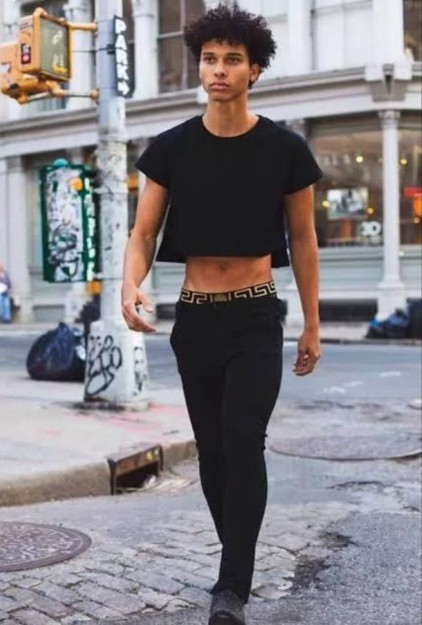 Erkeklere crop sizce de çok yakışmıyor mu?