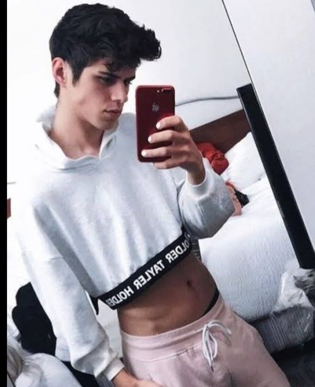 Erkeklere crop sizce de çok yakışmıyor mu?