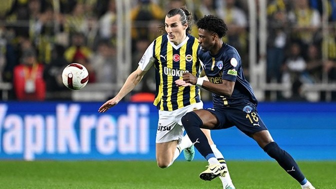 Fenerbahçe 2 - Kasımpaşa 1... Kadıköy'de kara gece! Bu kadar ucuz bir penaltıyla Fenerbahçe yarışta tutuldu! Ne düşünüyorsunuz?