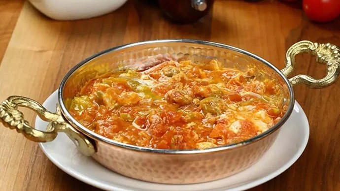 Pazar kahvaltısının sana göre vazgeçilmez lezzeti sucuklu yumurta mı yoksa menemen mi?