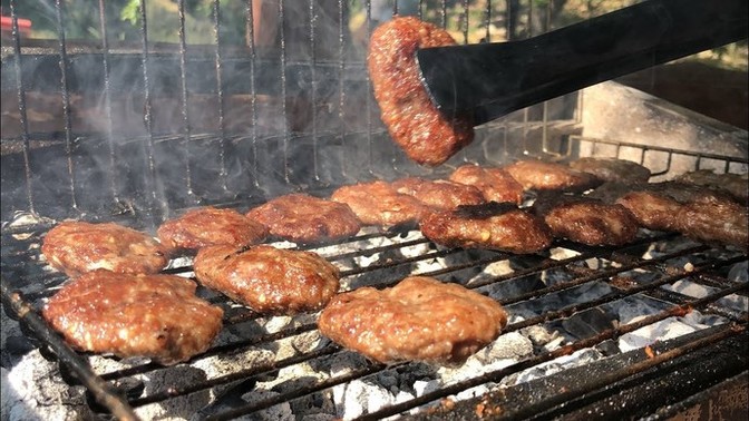 Pazar pikniği için mangal mı, saç tava mı hangisi tercih edersin?