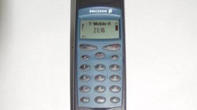 İlk cep telefonunuz kaç yaşında oldu ve modeli neydi?