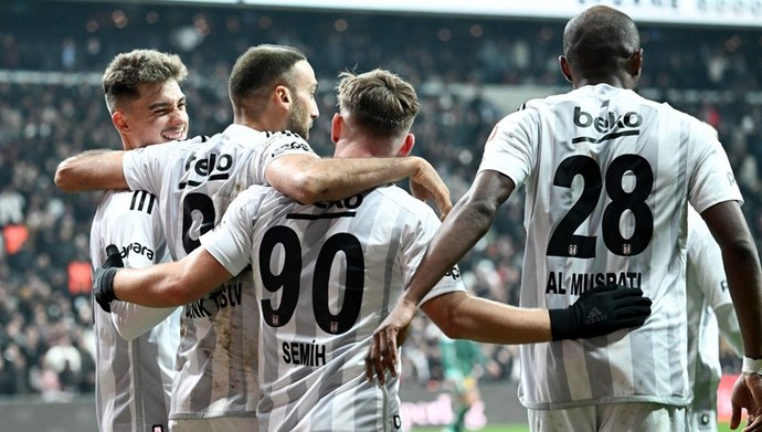 Istanbulspor 0 - Beşiktaş 2... Kartal son 4 lig maçında kalesini gole kapattı! Maçı nasıl buldunuz?