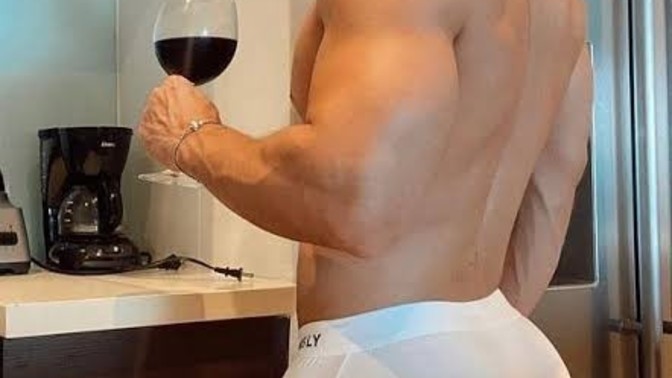 Erkekte büyük kalça çekici mi  itici midir?